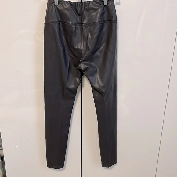 7 For All Mankind Faux Leather Leggings Grey NWOT, Size M - Picture 2 of 8
